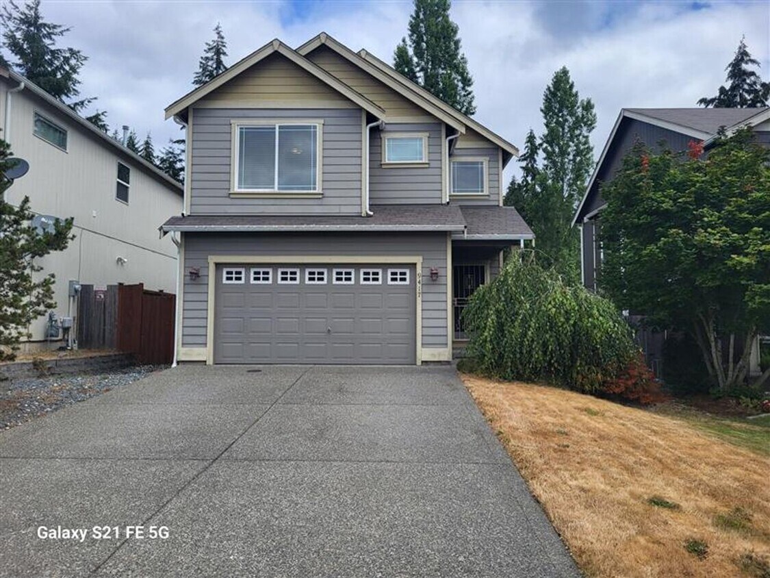 Foto principal - Beautiful 3 Bed 2.5 Bath Home in South Hil...