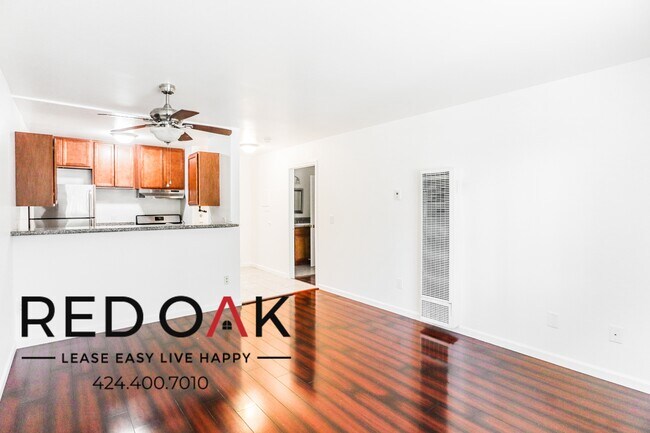 Foto del edificio - ~1 Month FREE~ + LOW DEPOSIT! Stunning One...