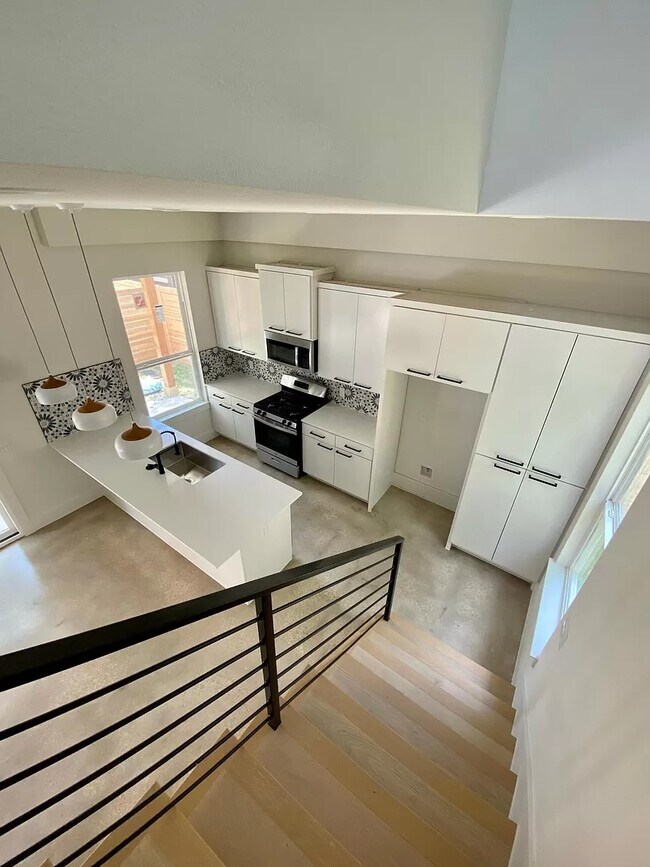 Building Photo - 409 W 55th St