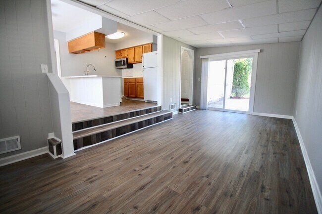 Building Photo - Neat and clean 3 bedroom ranch for rent in...