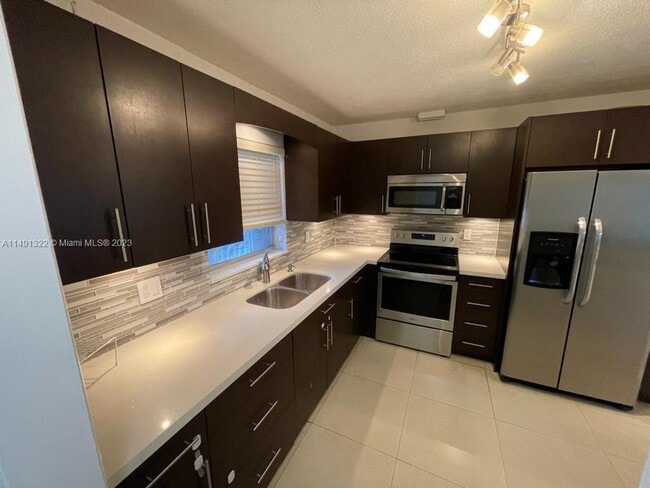 Building Photo - 5170 SW 40th Ave