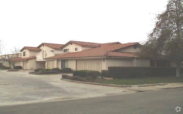 Building Photo - 1625 S Maple St