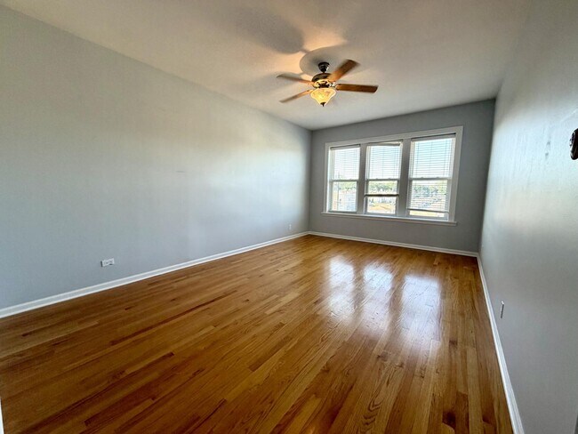 Foto del edificio - 4111 W Lawrence Ave