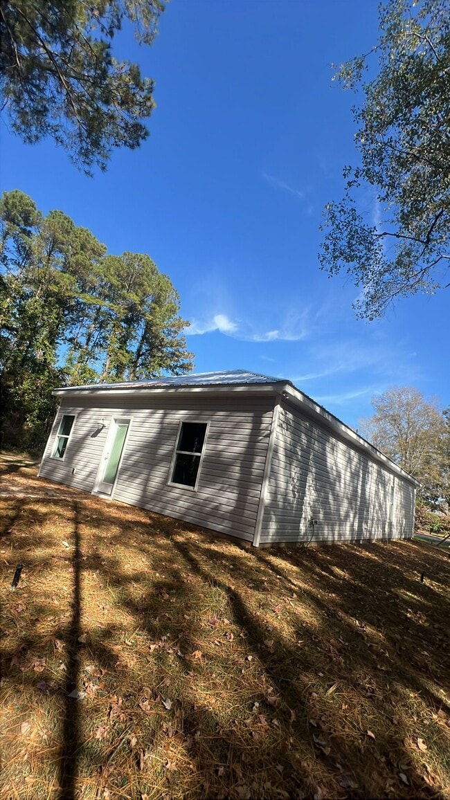 Building Photo - 2027 6th Ave