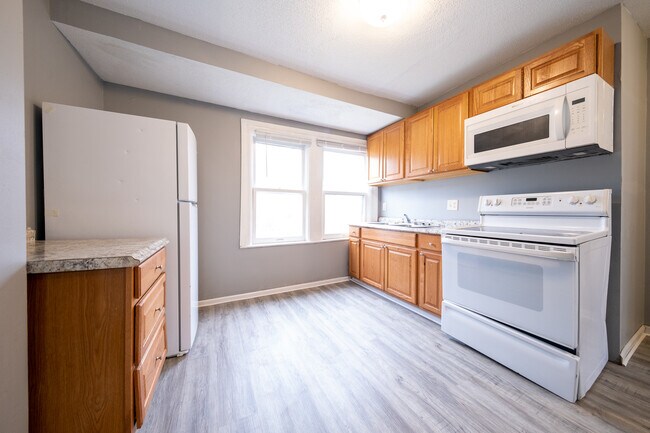 Building Photo - 391 Sherburne Ave