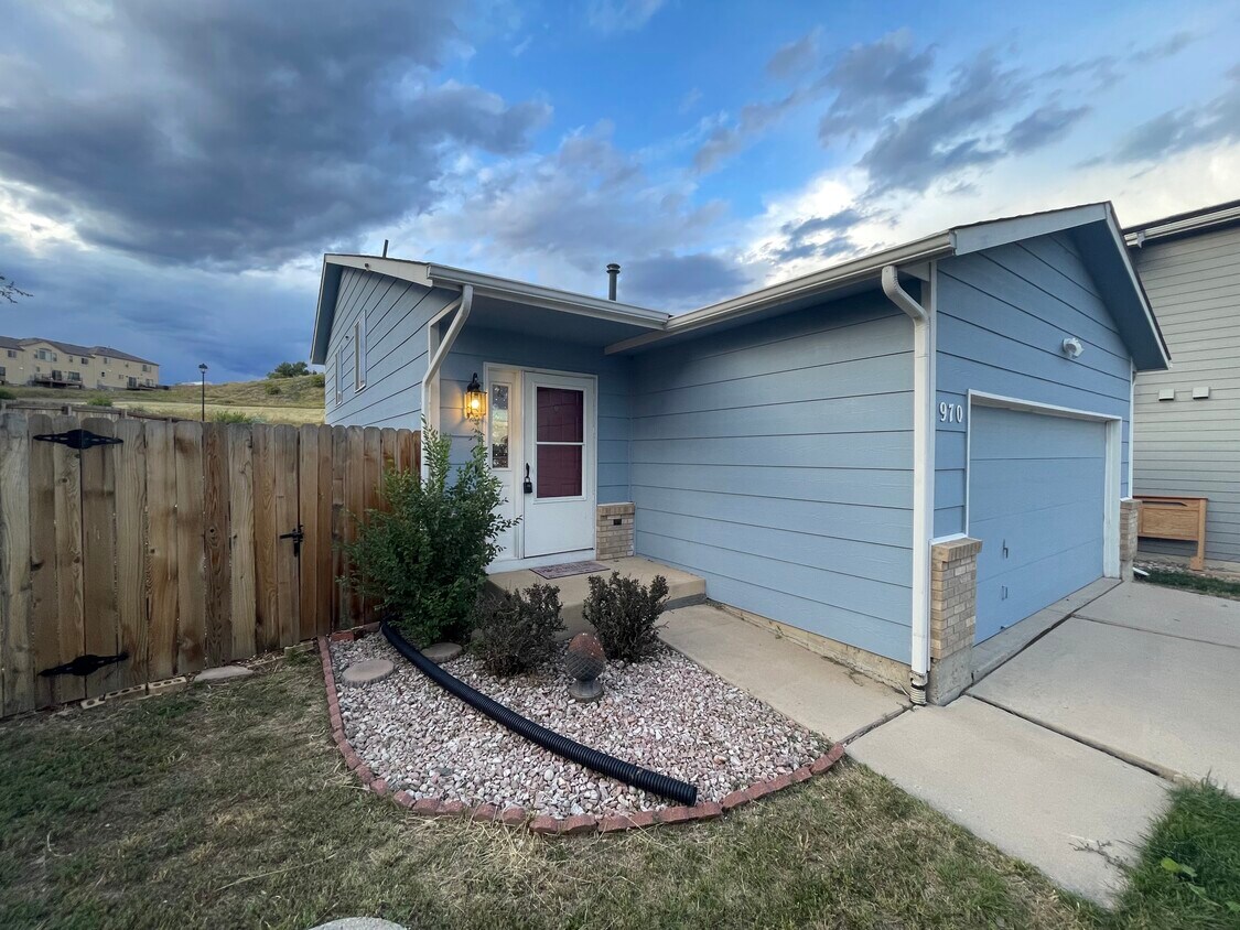 Primary Photo - 970 Apollo Ct