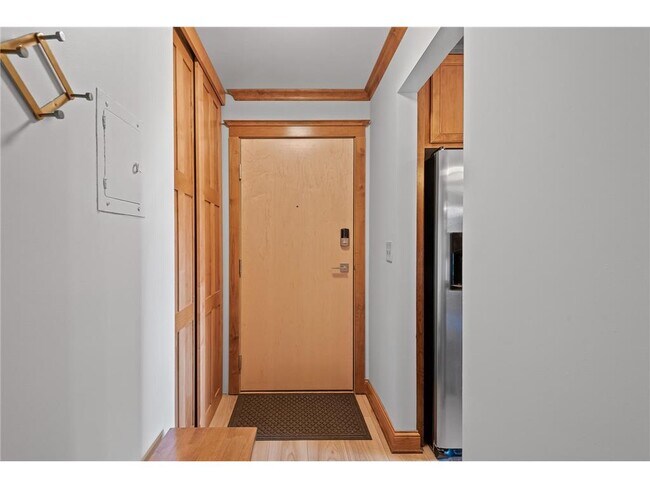 Foto del edificio - 4424 Cedar Lake Rd