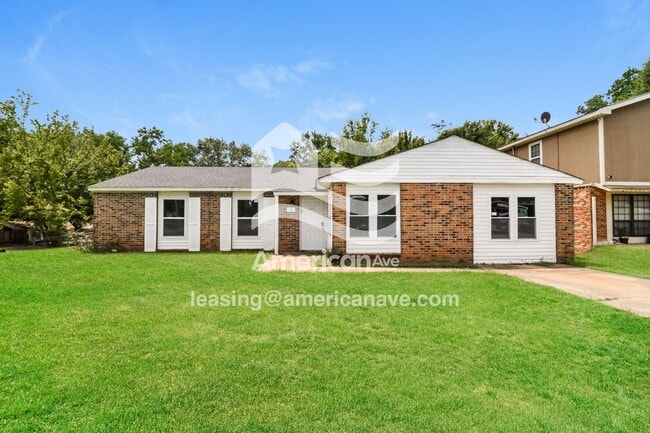 Building Photo - 11 Meadowood Dr