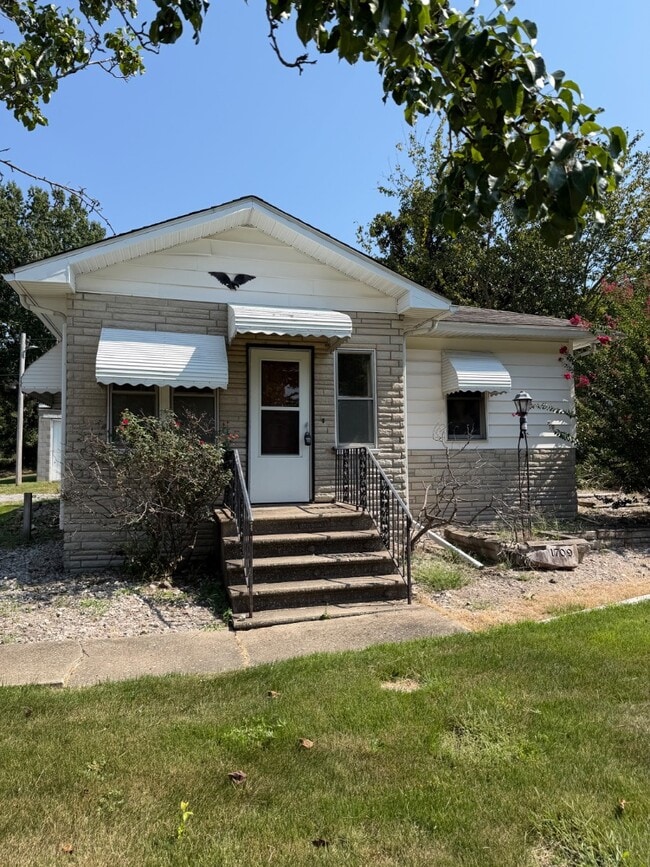 Building Photo - 1709 Grand Ave