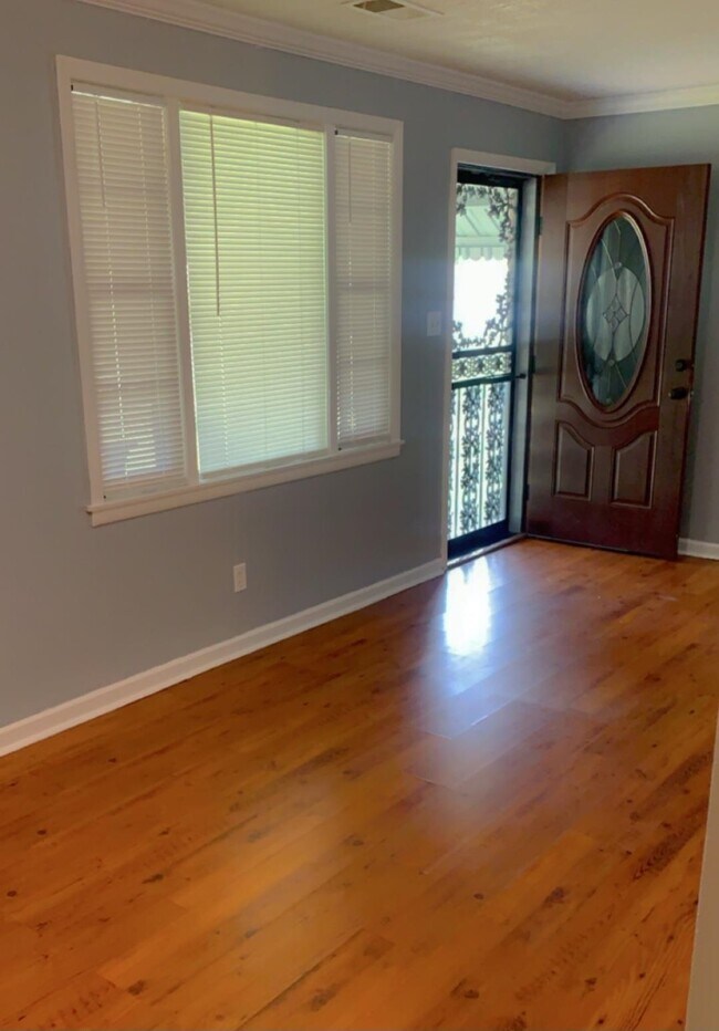Building Photo - 2666 Carnes Ave