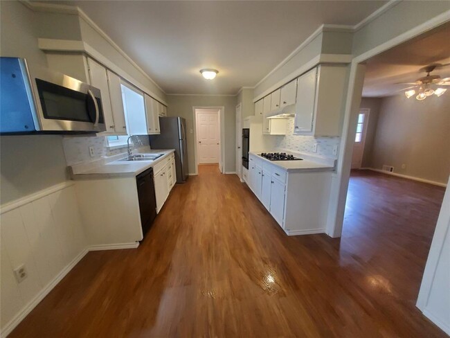 Building Photo - 1213 Kingsbridge Dr