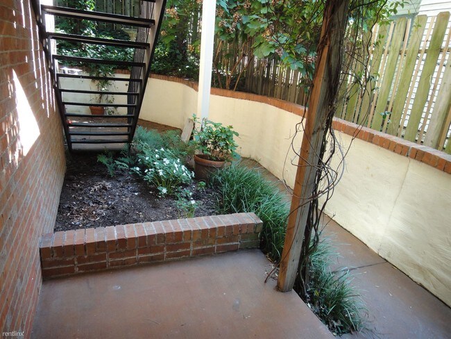 Building Photo - 2925 10th Ct S