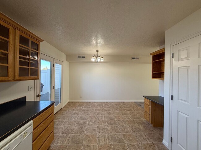Foto del edificio - Stunning Townhome!