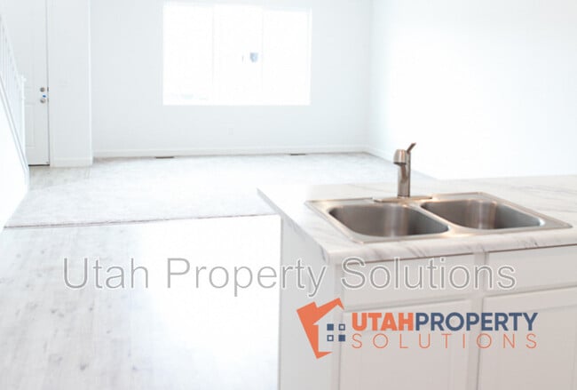 Building Photo - 1266 W Cinch Way