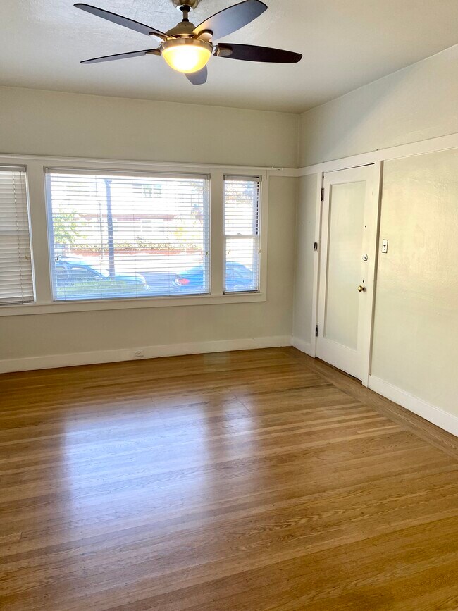 Living Room/Entry - 2518 N St