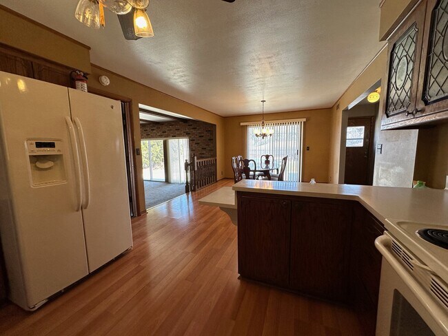 Building Photo - Spacious 2BR \2.5BA With Pool !