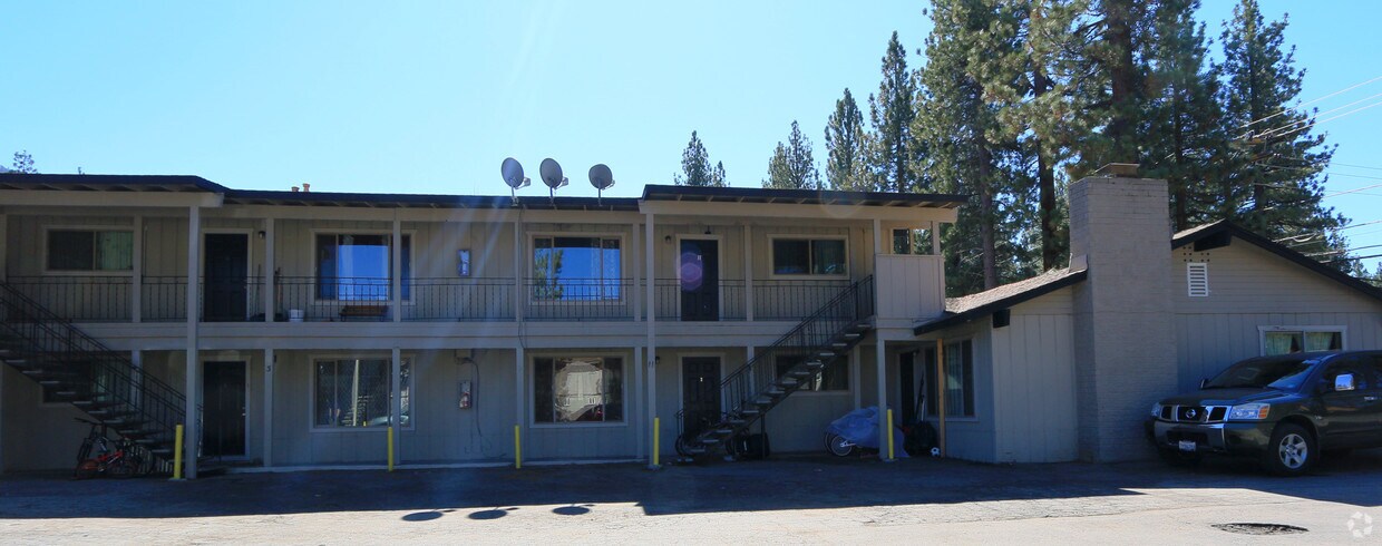 Foto del edificio - 3689 Blackwood Rd