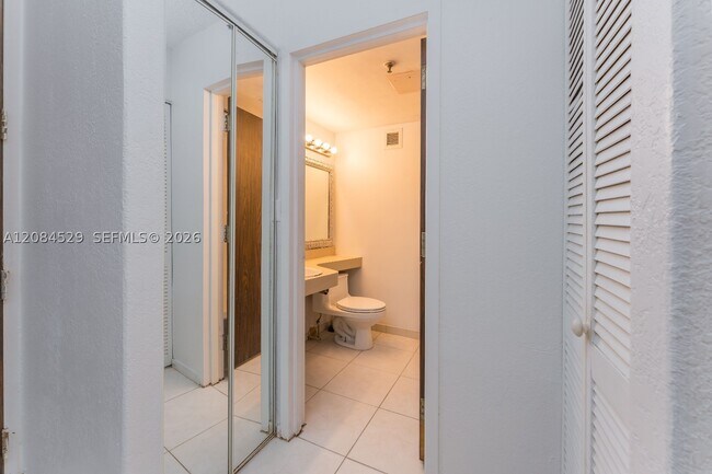 Foto del edificio - 16450 NW 2nd Ave