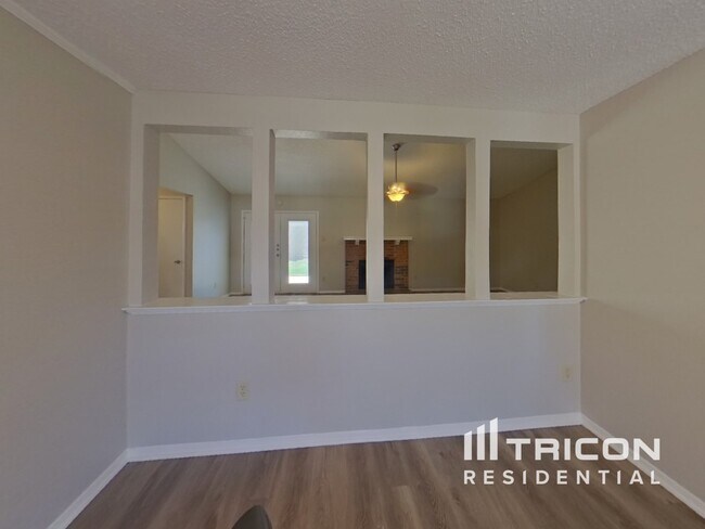 Foto del edificio - 3813 Big Leaf Ln