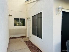 Building Photo - 1800 Club House Dr
