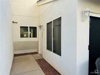 Building Photo - 1800 Club House Dr