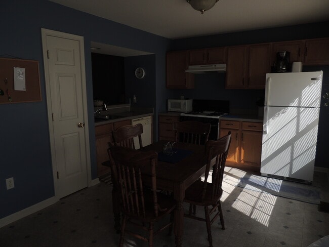 Building Photo - 408 Knollwood Rd