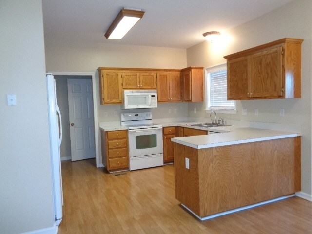 Building Photo - 2702 Camden Ct