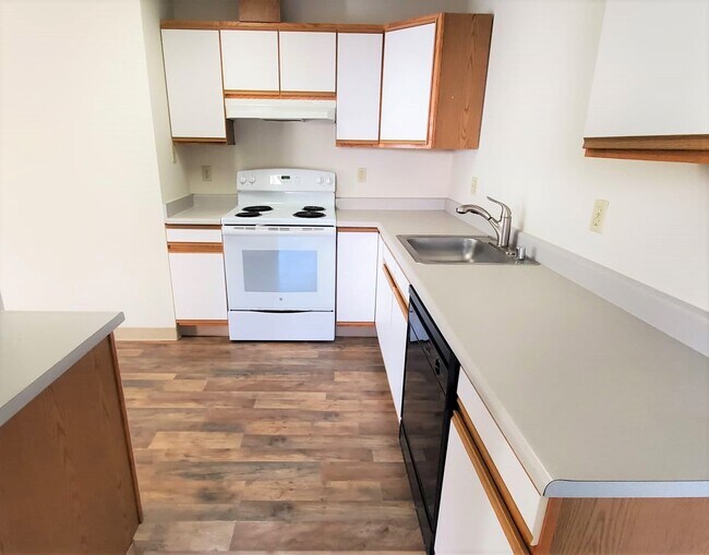 Kitchen - 809 24th St NE