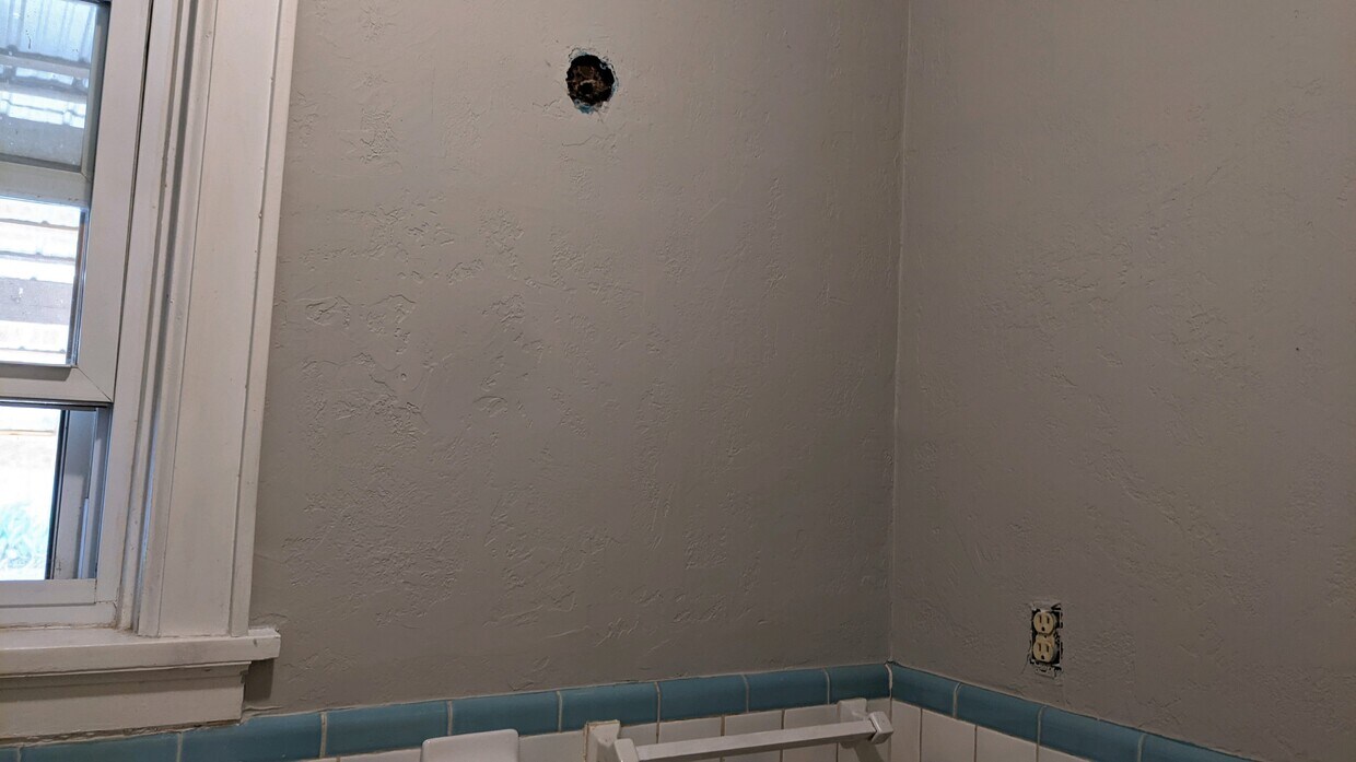 Building Photo - 1424 Sullenberger Ave