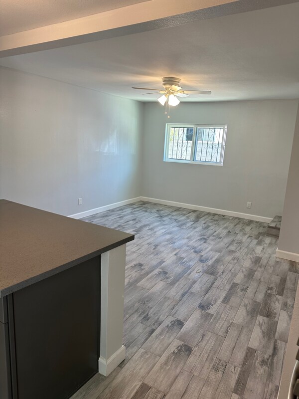 Foto del edificio - 851 W 43rd Pl