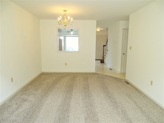 Building Photo - 6441 Lincoln Ct
