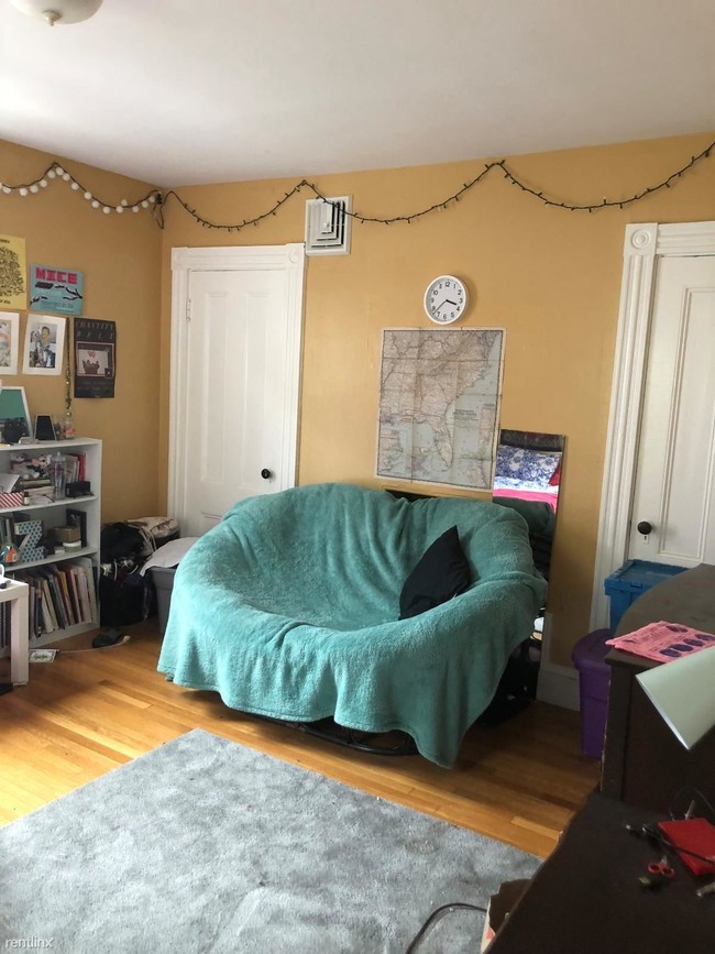 Building Photo - Room for Rent, 1 bath  - 20 Swan Pl