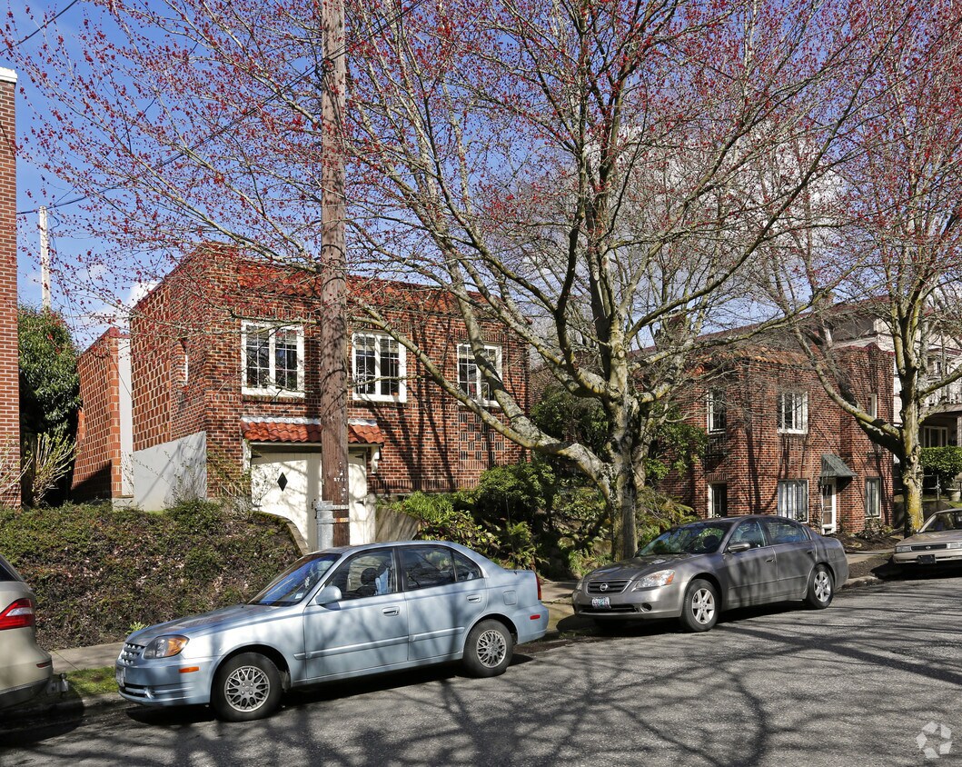 Primary Photo - Thurman Courtyard