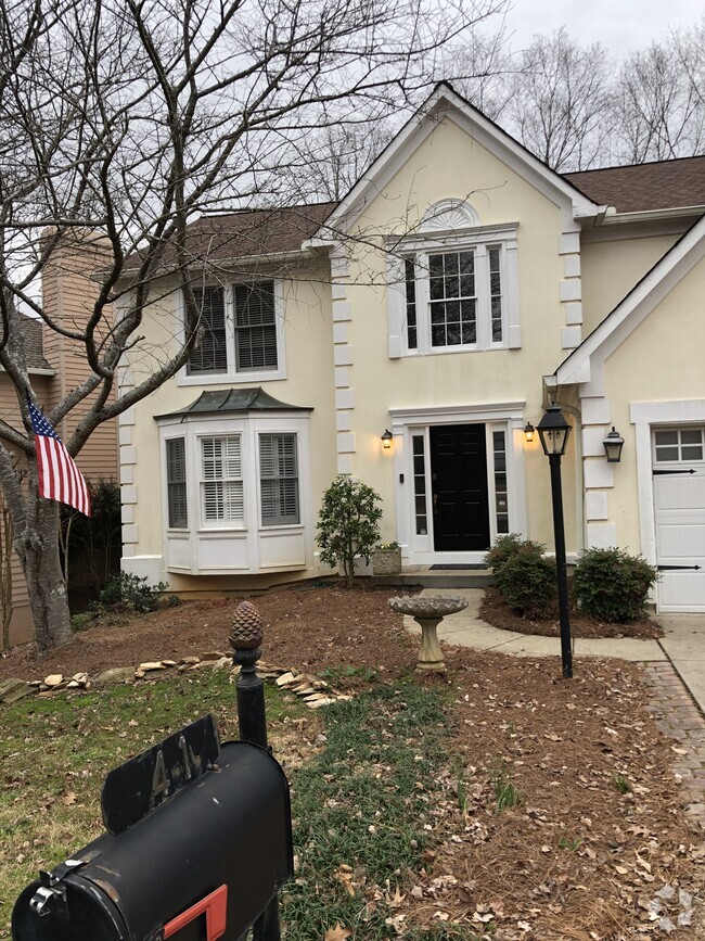 River Park at Hampton Farms Apartments for Rent with Washer & Dryer