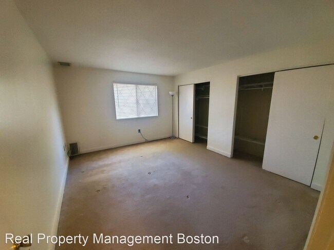 Building Photo - 1 br, 1 bath House - 4 Greenbriar Drive Un...
