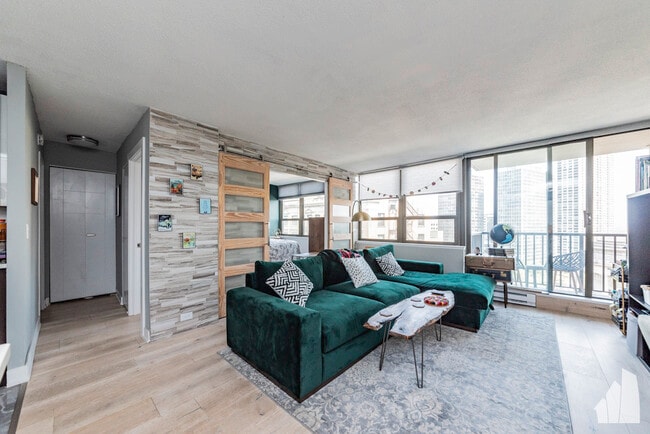 Foto del edificio - 2740 N Pine Grove Ave