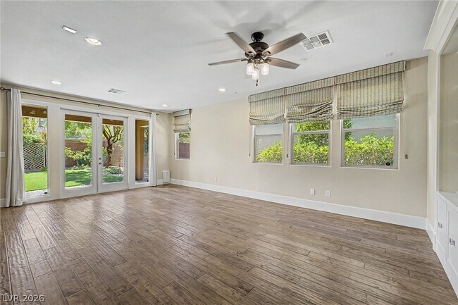 Foto del edificio - 5485 Bristol Grove Ln