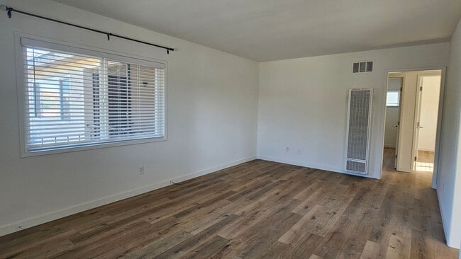 Building Photo - 210901