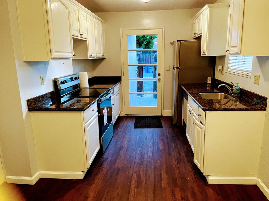 Foto principal - 3511 Dalton Common