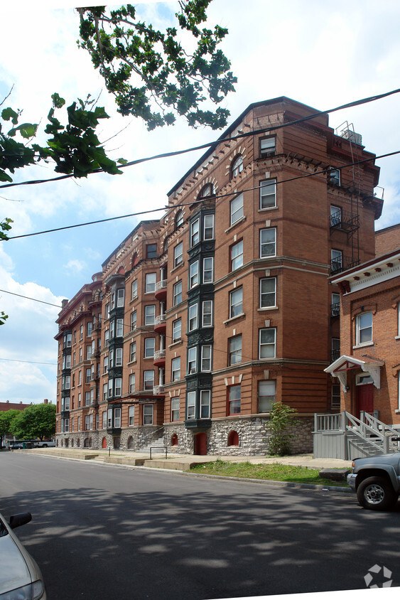 Building Photo - Snowdon Apartments