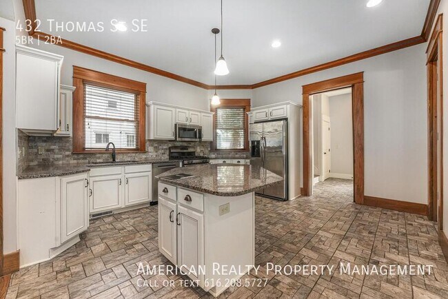 Foto del edificio - 432 Thomas St SE