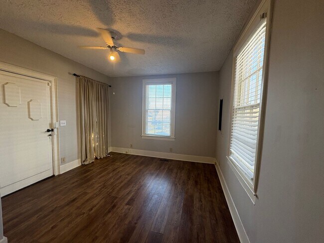 Building Photo - 1020 Adams St