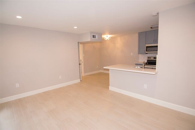 Foto del edificio - 2201 Fountain View Dr