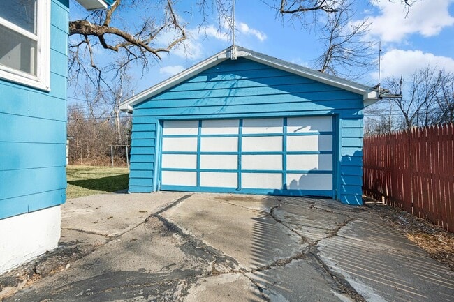 Building Photo - 924 N Stevens St