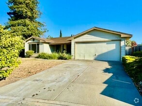 Building Photo - 772 Privet Ct