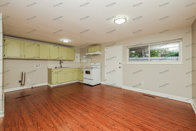 Foto del edificio - 4500 Henrich Dr