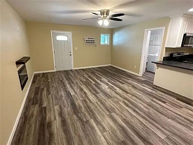 Building Photo - Fresno,.