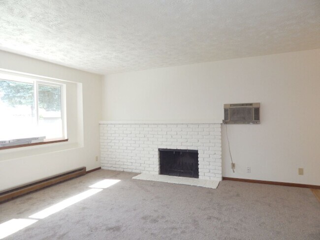 Building Photo - 3151 E 33rd/3152 E 32nd_