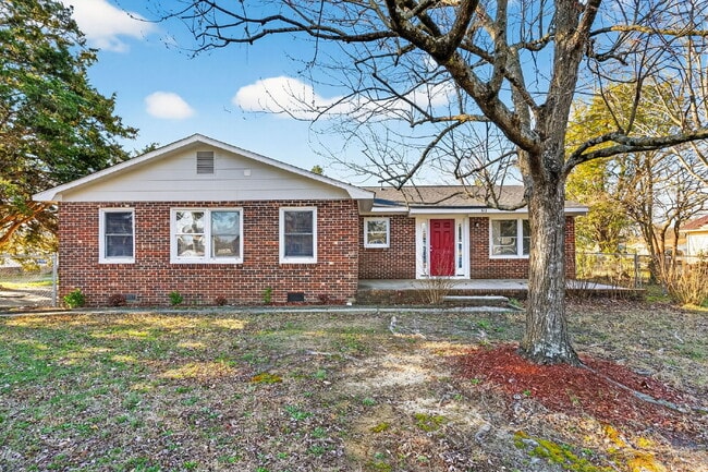 Building Photo - Spacious 5-Bedroom Retreat with 2.5 Baths in Saint Pauls – Your Dream Home Awaits!