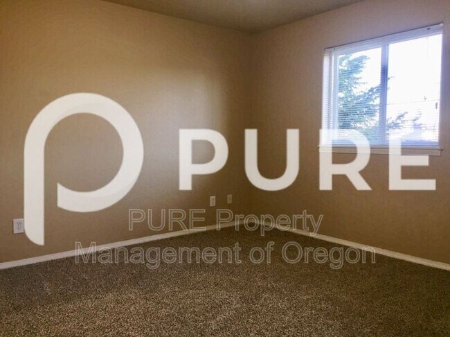 Building Photo - 5623 SE 84th Ave